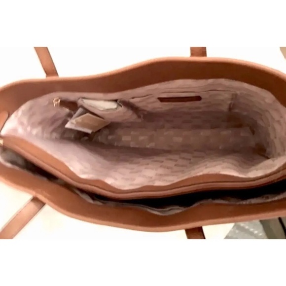 Michael Kors NEW Jet Set Med Travel - Picture 7 of 11